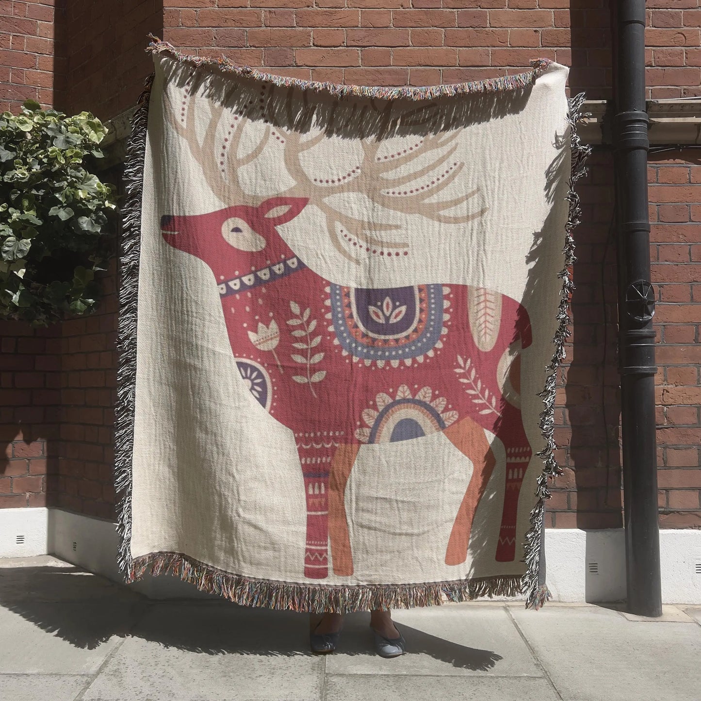 Dala Reindeer Blanket – Scandinavian Throw Woven Cotton Blanket for Cozy Nordic Bedspread