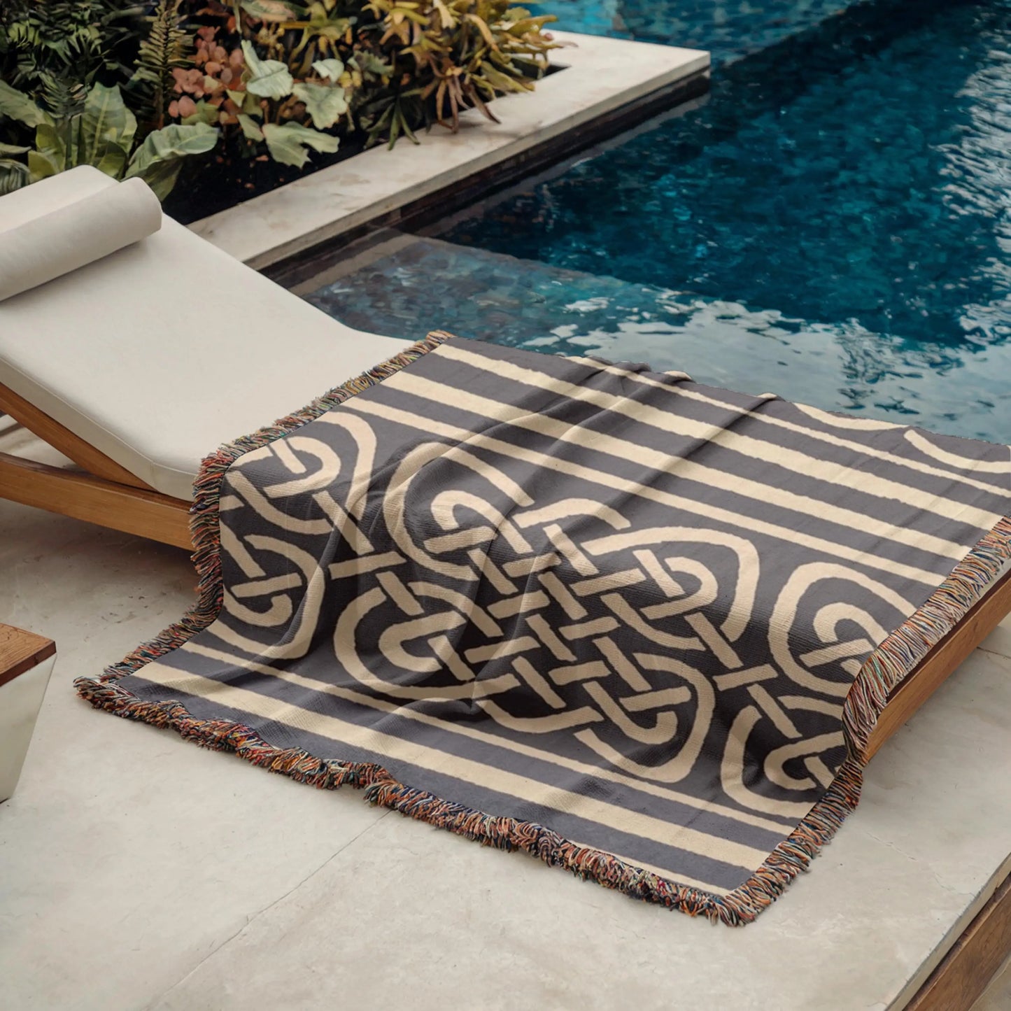 Irish Eternity Knot Blanket - Cotton Woven Throw with Colorful Fringed Edges