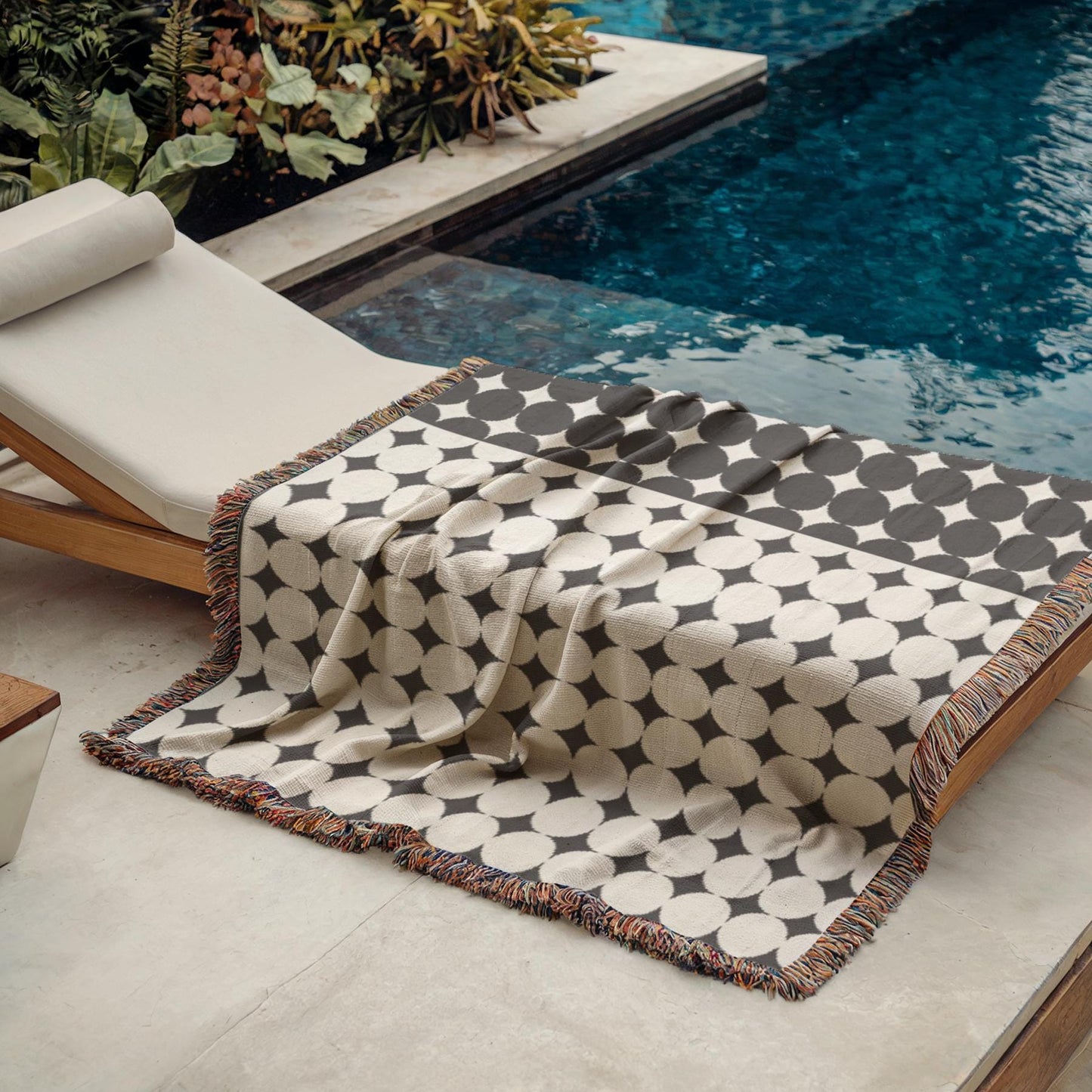 Geometric Cotton Blanket – Modern Black White Circle Throw | Cozy Woven Fabric