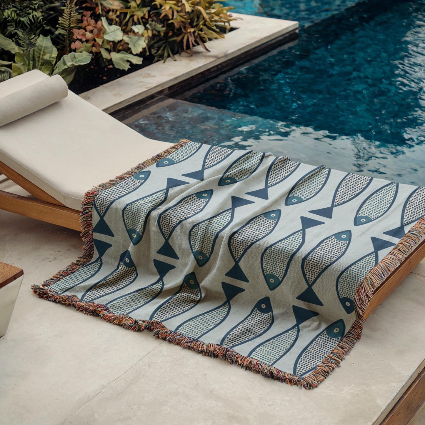 Coastal Woven Blanket – Nautical Beach Throw With Fish Pattern & Fringed Edges