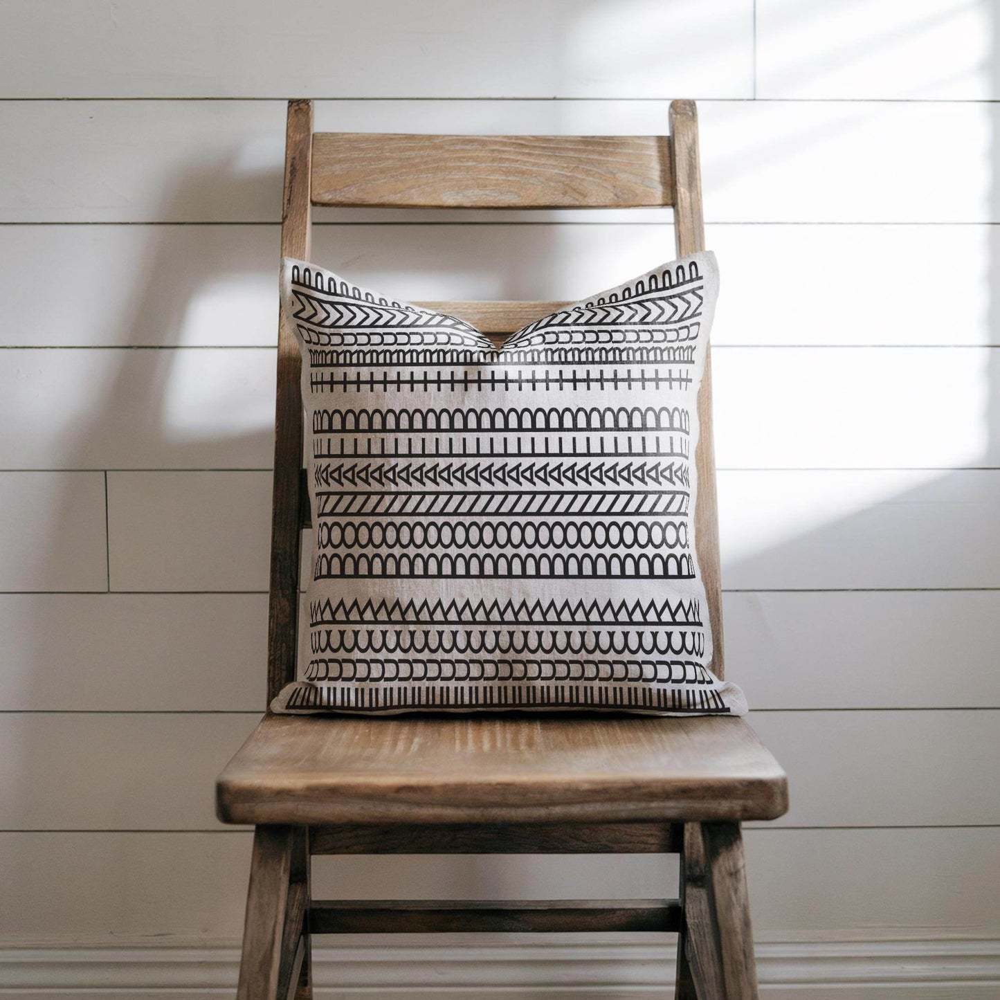 Woven Pillow Design – Bold Modern Art | Durable Cotton Polyester Blend - timelessbohochic.com